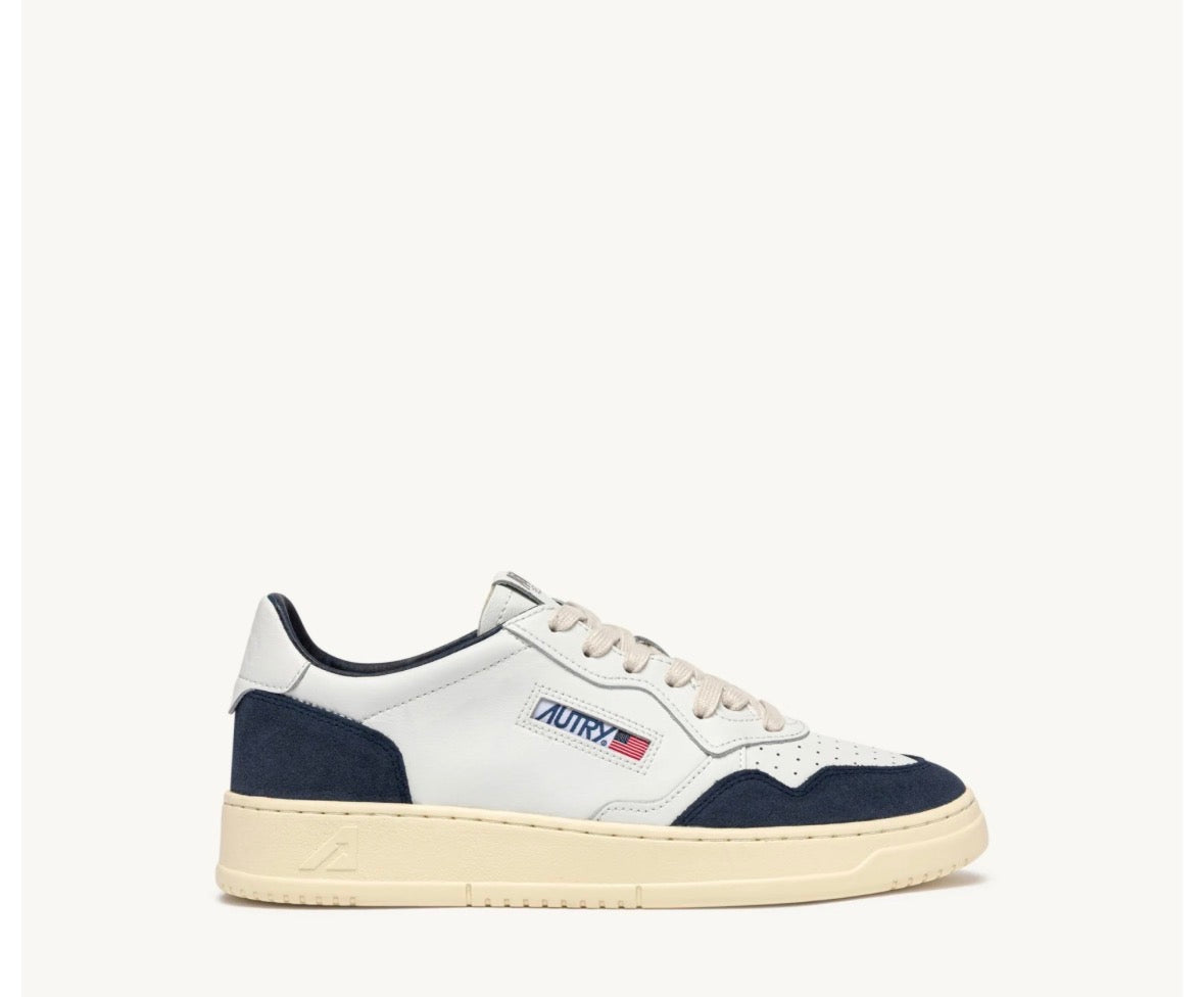 MEDALIST LOW EN CUIR BLANC ET DAIM DENIM