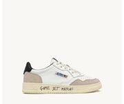 MEDALIST LOW EN DAIM ET CUIR BLANC ET NOIR AVEC LETTERING