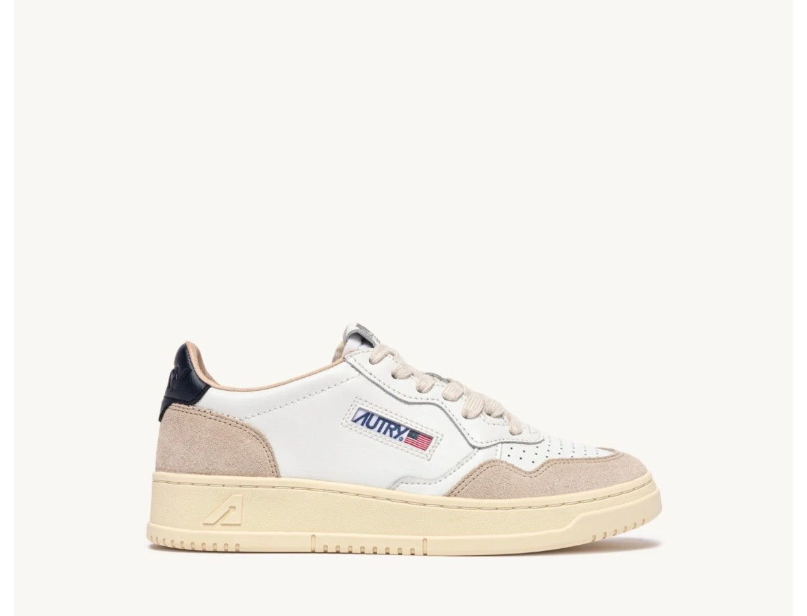 MEDALIST LOW EN CUIR BLANC ET BLEU ET DAIM BEIGE