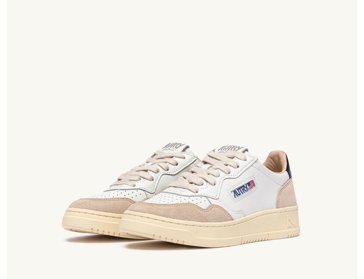 MEDALIST LOW EN CUIR BLANC ET BLEU ET DAIM BEIGE